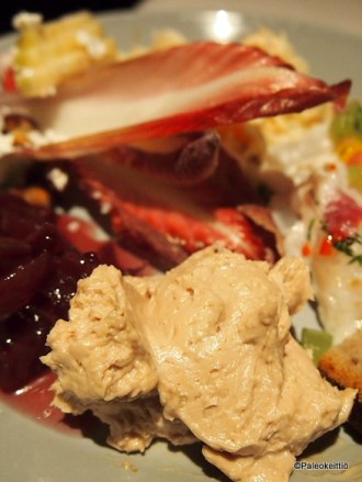 Ankanmaksa “patee” ja mausteinen punasipulihilloke