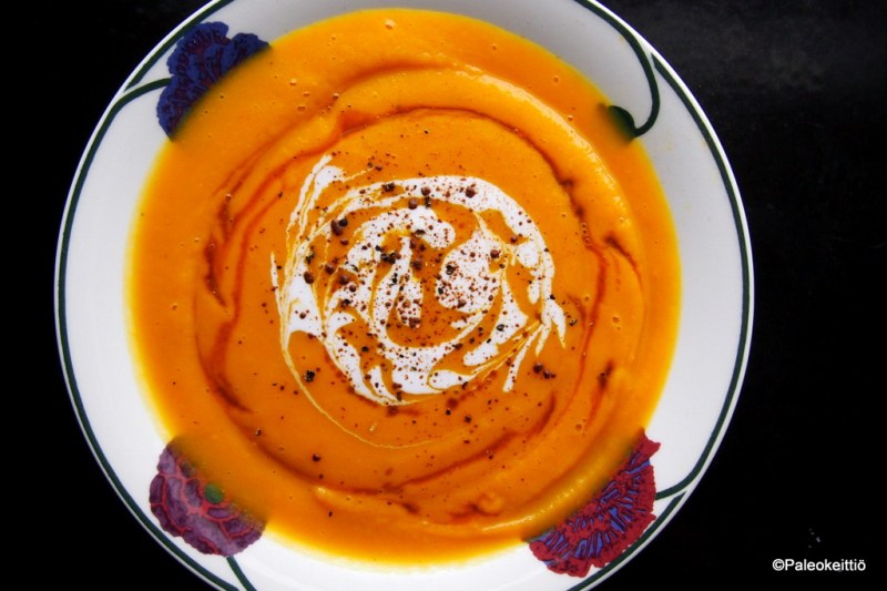 Mausteinen kurpitsakeitto | paleokeittio.fi