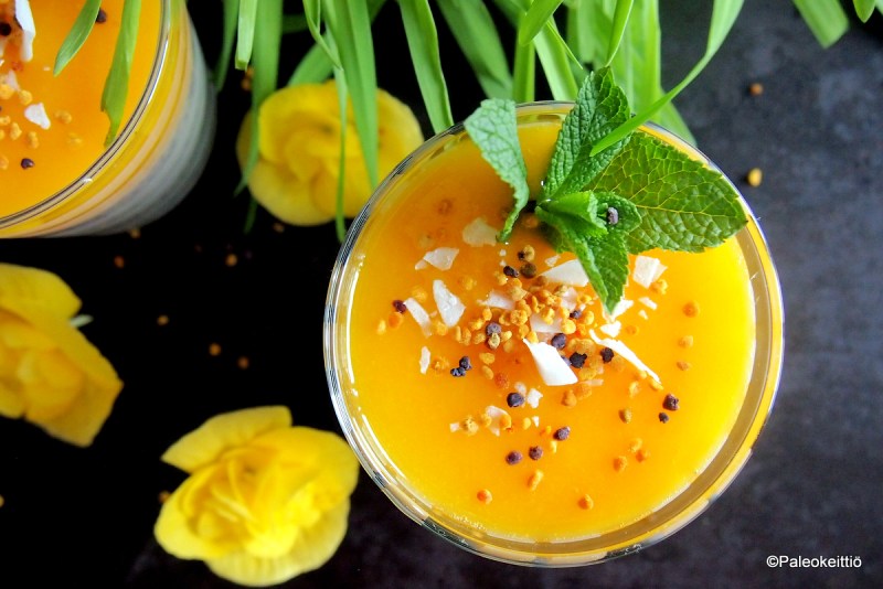 Mangon ja vaniljakookoksen makuinen kerrosvanukas