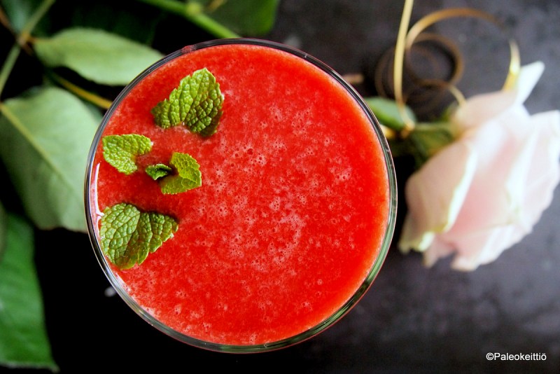 Mansikka-omena-lime -mehu | paleokeittio.fi