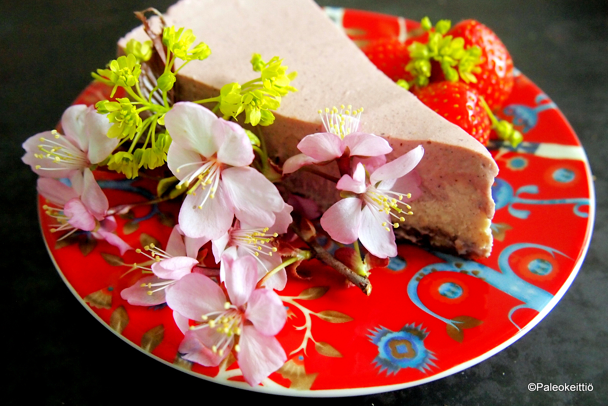 Vaniljainen mansikkaraakakakku Äitienpäiväksi – Gluteeniton ja maidoton&nbsp;resepti