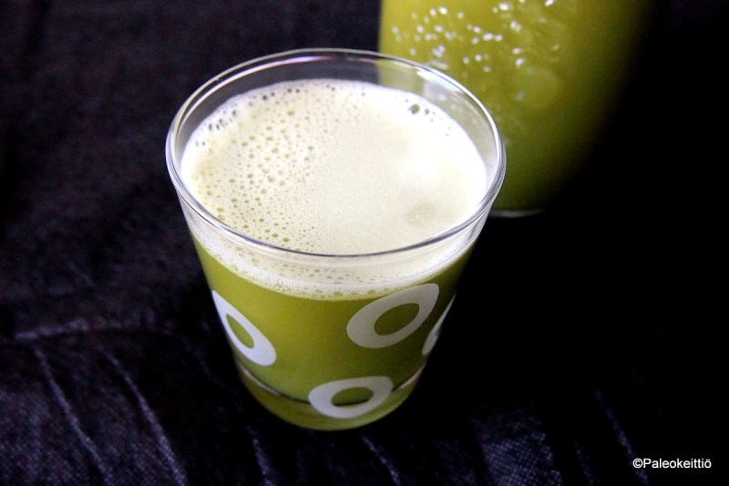 Viileä matcha-sitruuna-inkiväärijuoma | paleokeittio.fi