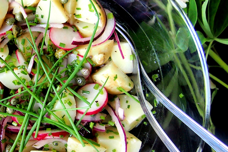 Kesän kirkas perunasalaatti | paleokeittio.fi