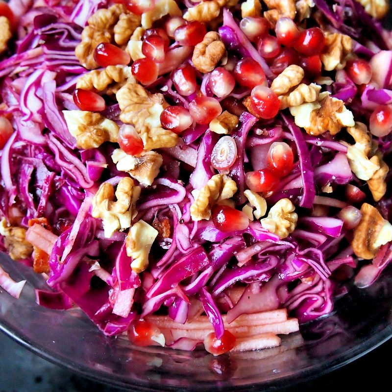 Äijämäinen punakaalisalaatti