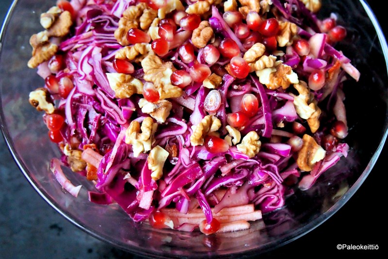 Äijämäinen punakaalisalaatti | paleokeittio.fi