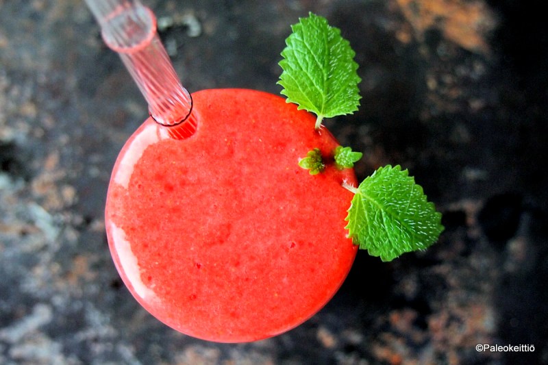 Mansikka-verigreippipirtelö | paleokeittio.fi