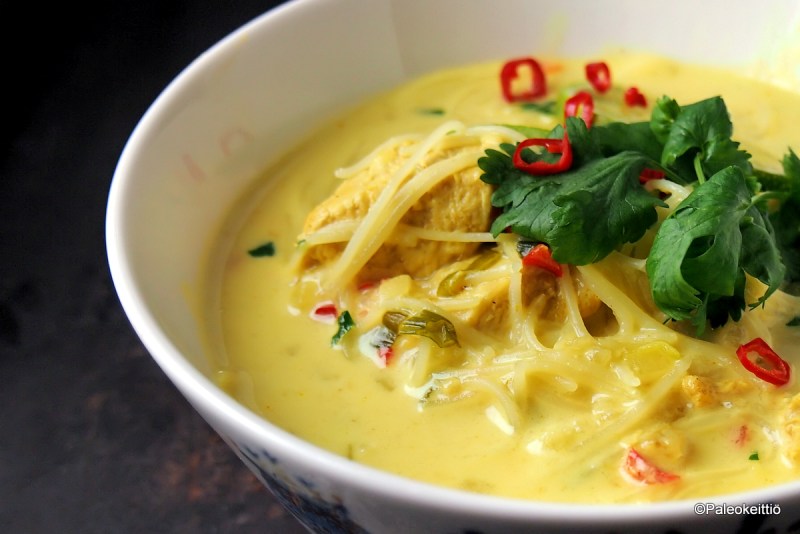 Aasialainen kookos-kanakeitto | paleokeittio.fi