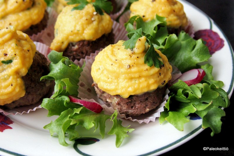 Jauhelihamuffinssit keltajuuripyrellä | paleokeittio.fi