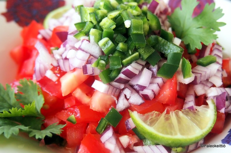 Savulohisalaatti | paleokeittio.fi