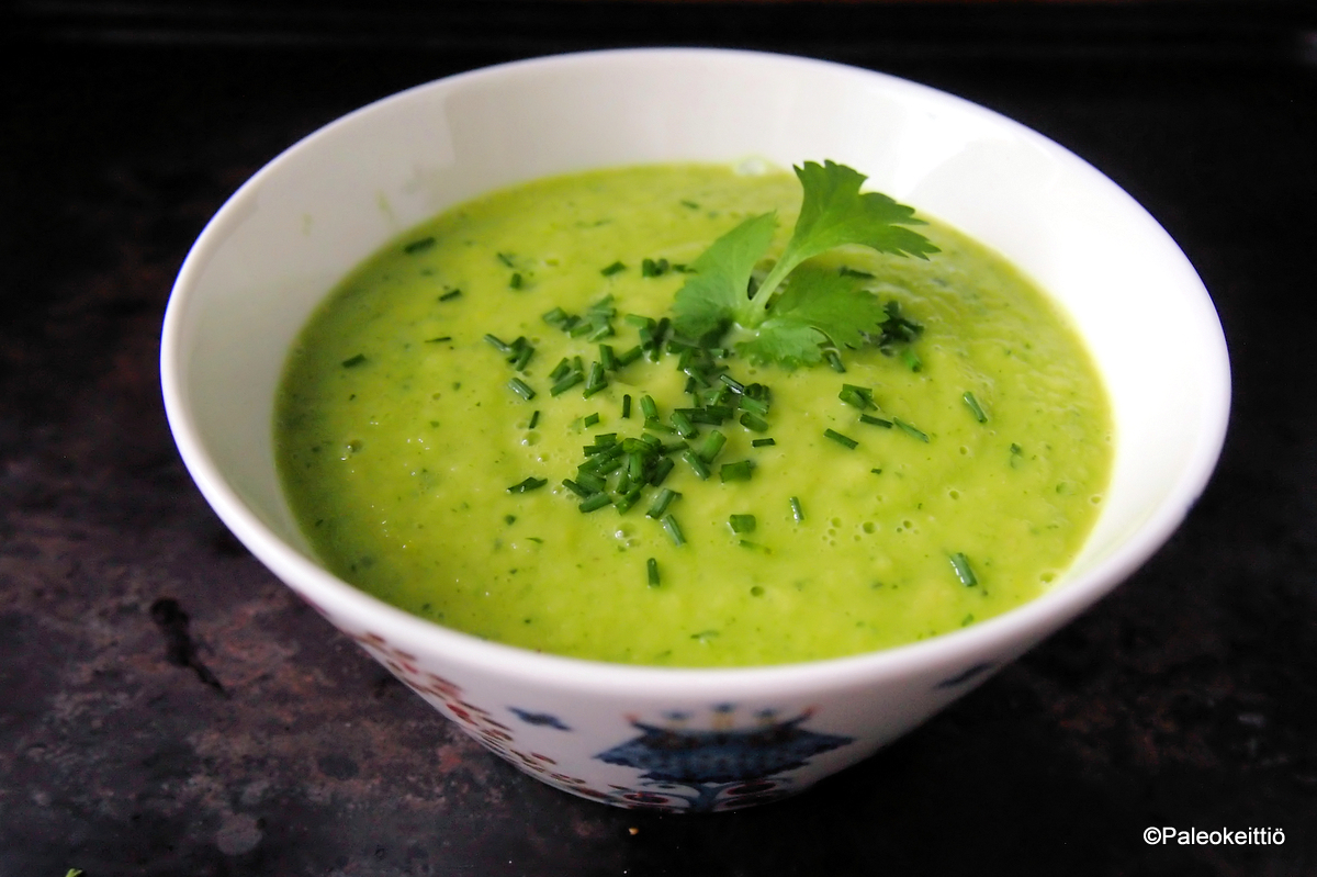 Makean raikas gazpacho ananaksesta ja kurkusta | paleokeittio.fi