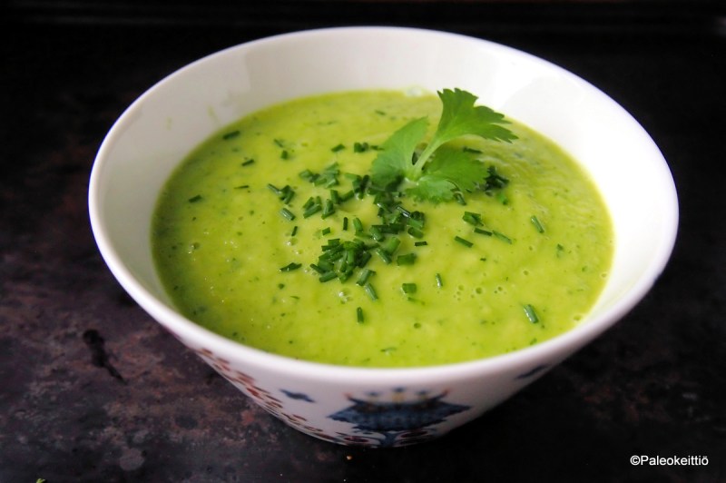 Makean raikas gazpacho ananaksesta ja kurkusta | paleokeittio.fi