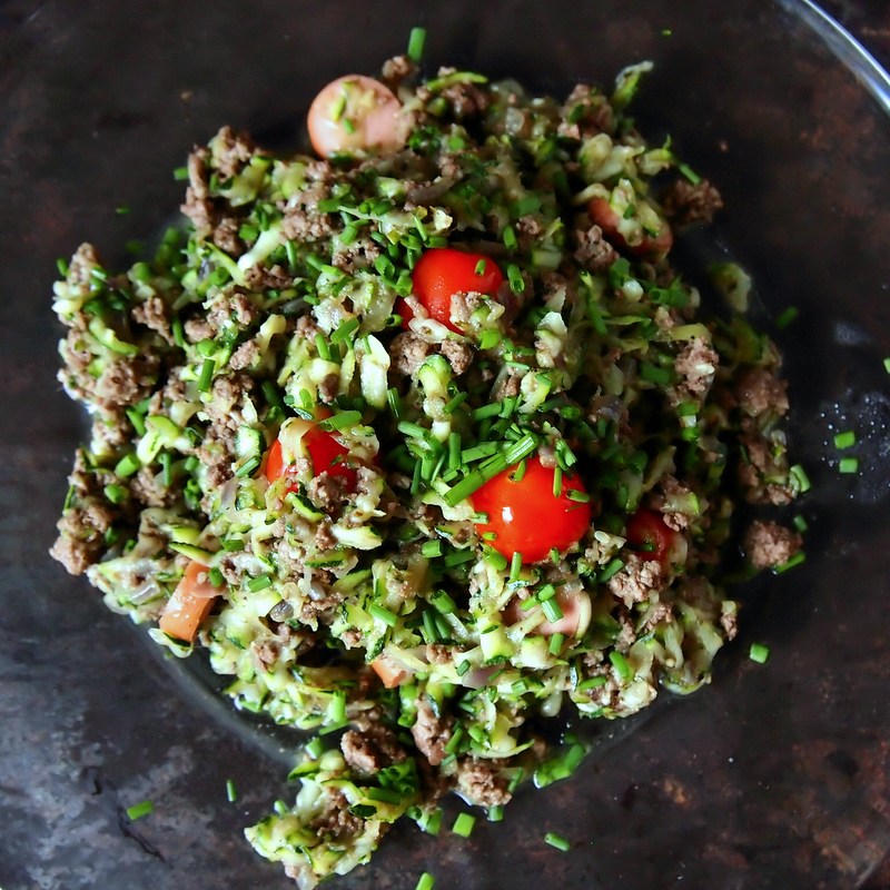 Jauheliha-kesäkurpitsapaistos: Helppo ja nopea&nbsp;paleo-arkiruoka