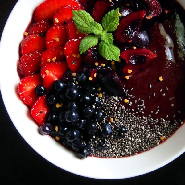 Mustikka-meloni smoothie bowl