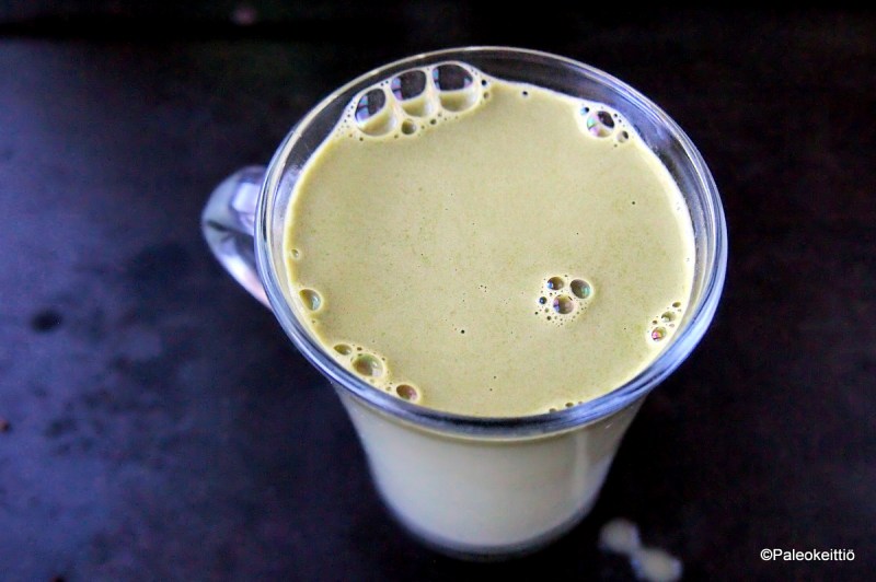 Vihreä bulletproof tee aka Rasvamatcha