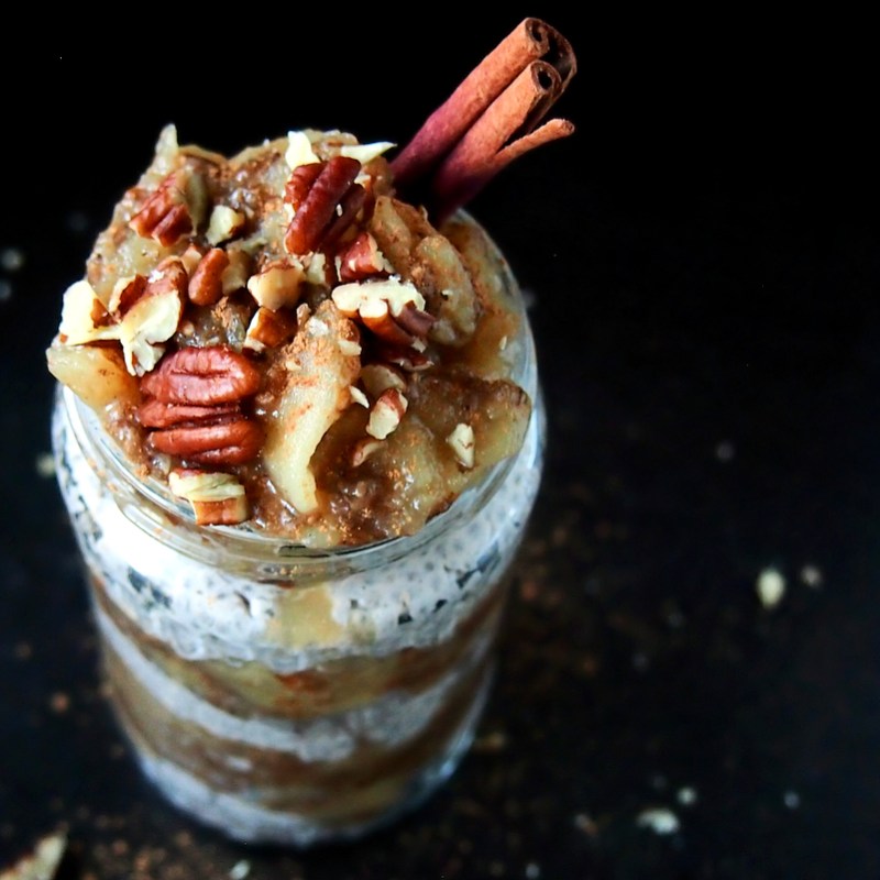 Aamun omenainen kerrosvanukas: Herkullinen tapa aloittaa päivä (jopa&nbsp;sängystä!)