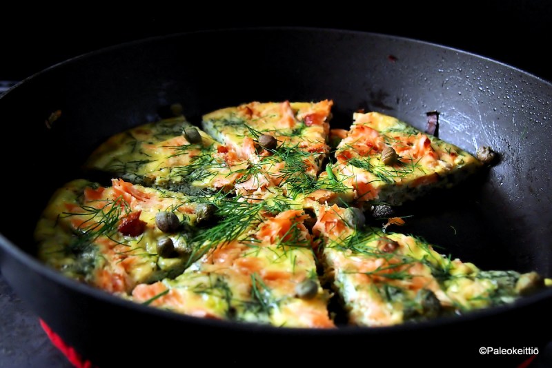 Savulohi-pinaatti frittata | TehoPaleo -reseptit 2/15