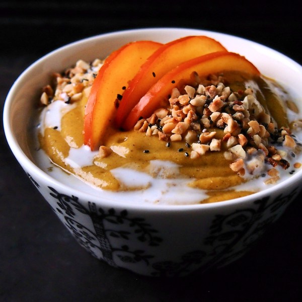 Piparkakulle maistuva hedelmäinen pirtelökuppi (+&nbsp;kurpitsasose)