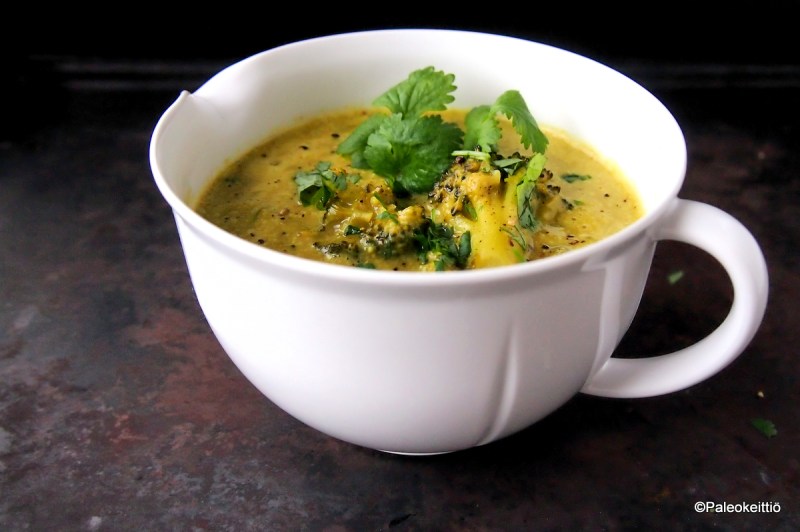 Mausteinen parsakaalikeitto | paleokeittio.fi