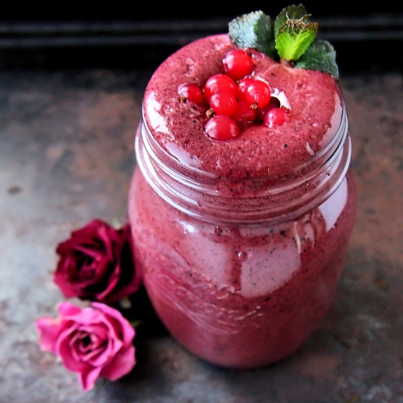 Kardemummalla maustettu marjapirtelö