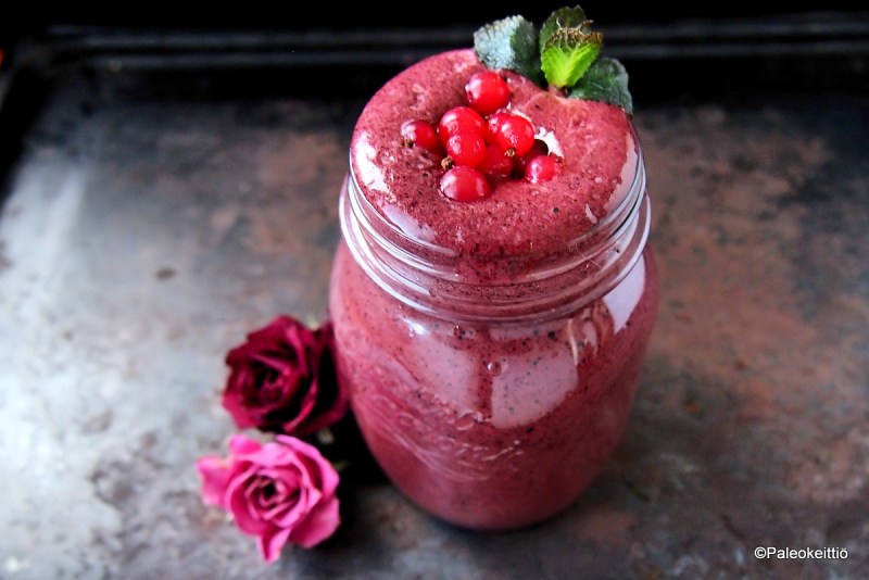 Kardemummalla maustettu marjapirtelö | paleokeittio.fi