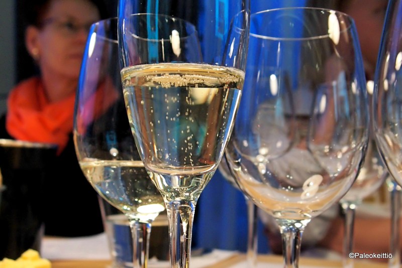 Riesling -viinien maistelua Bistro O matin viini-illassa | paleokeittio.fi