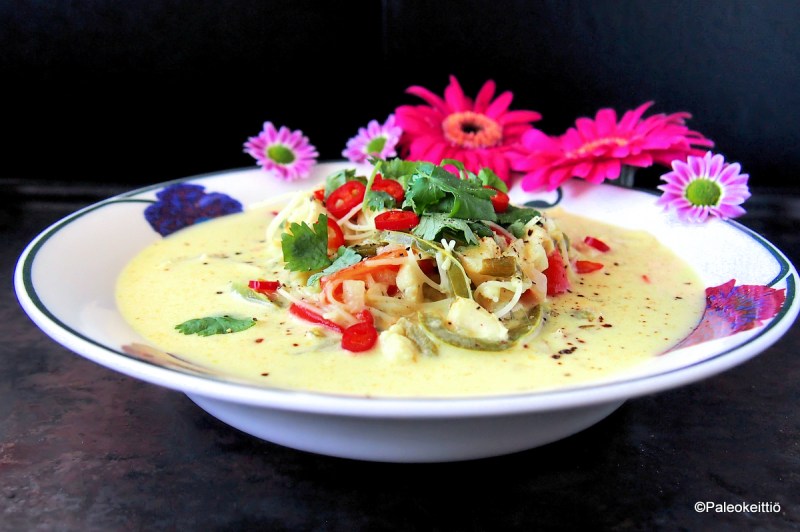 Aasialainen kookos-kalakeitto | paleokeittio.fi