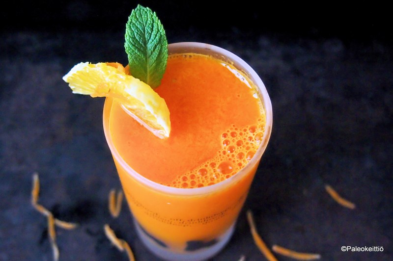 Tuorepuristettu appelsiini-porkkana-kurkumamehu | paleokeittio.fi