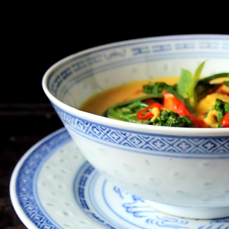 Keväinen kookos-mango kanacurry – Raikas tuulahdus&nbsp;Aasiaa!