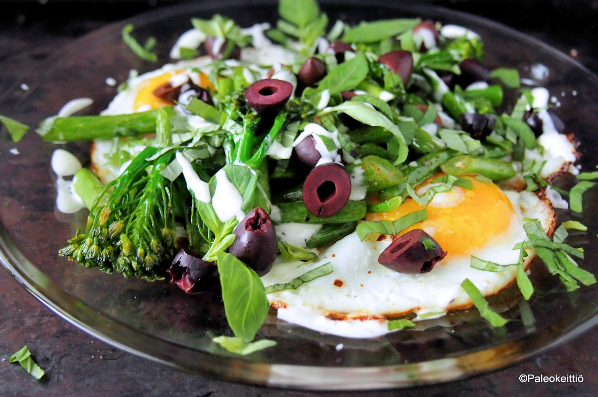 Pikaruokaa jämistä – Broccolinin varsia ja&nbsp;thaibasilikaa