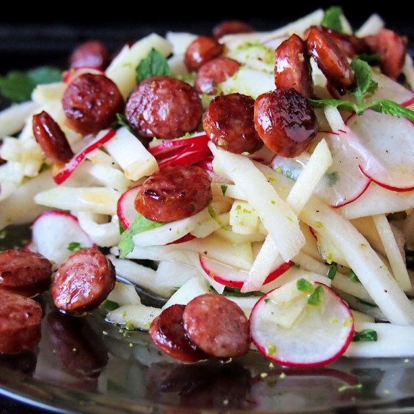 Limenraikas, rapsakka kyssäkaali-retiisisalaatti