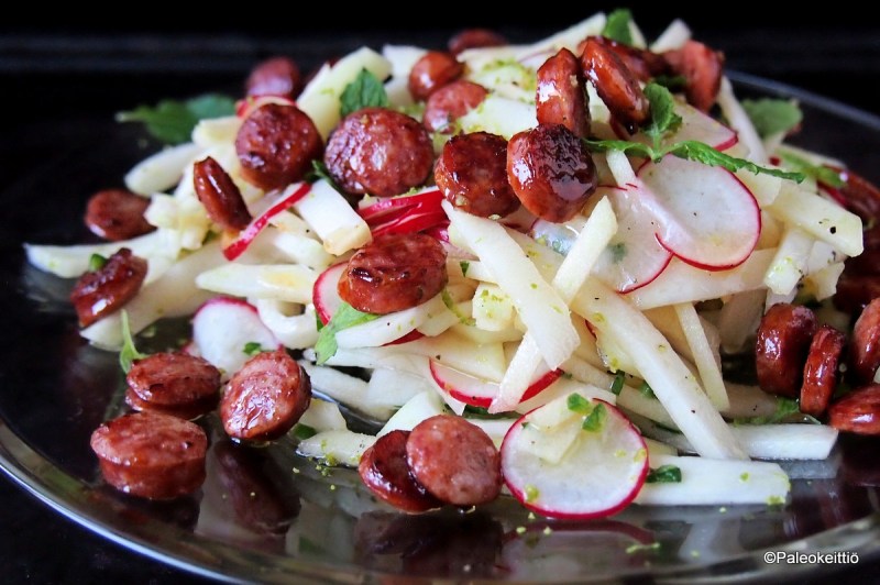 Rapea, sitruksisen raikas kyssäkaali-retiisisalaatti | paleokeittio.fi