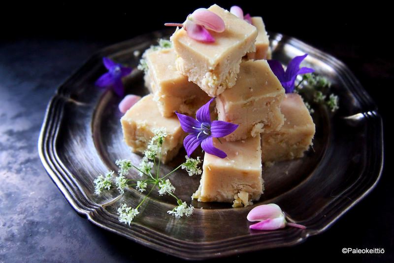 Kolmen aineksen valkosuklaa / fudge | paleokeittio.fi