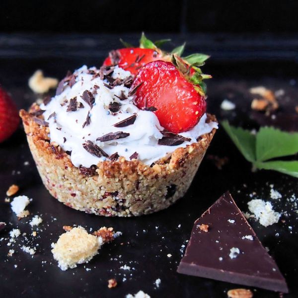 Helpot mansikkakupit granolasta