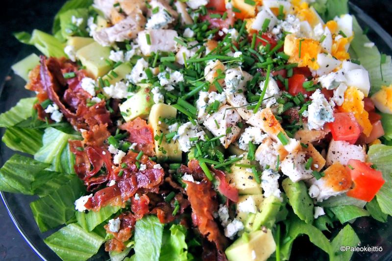 Cobb -salaatti - Ruokaisa klassikko | paleokeittio.fi
