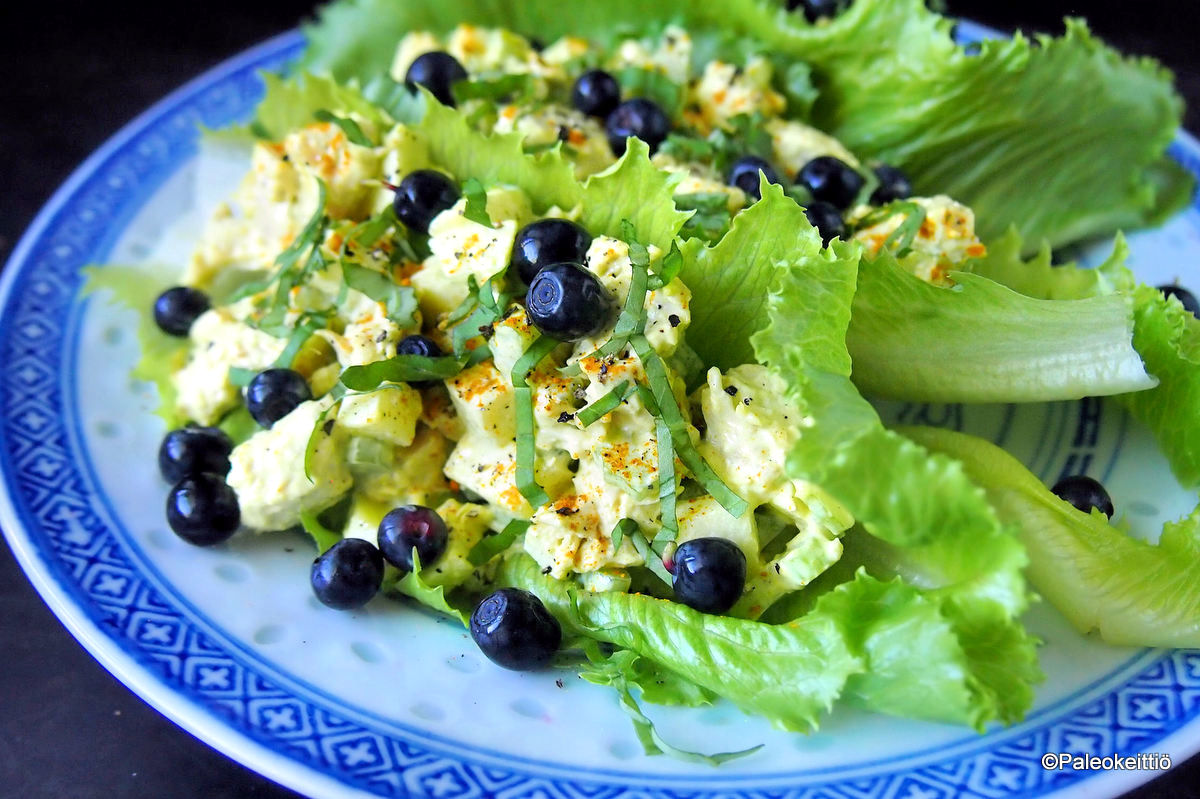 Ruokaisa lounas- tai välipalasalaatti – Broiskua currymajoneesissa