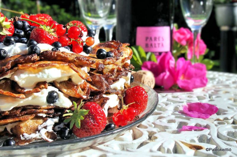 LETTUKESTIT! - Lettukakkua ja pullo PINKkiä | paleokeittio.fi