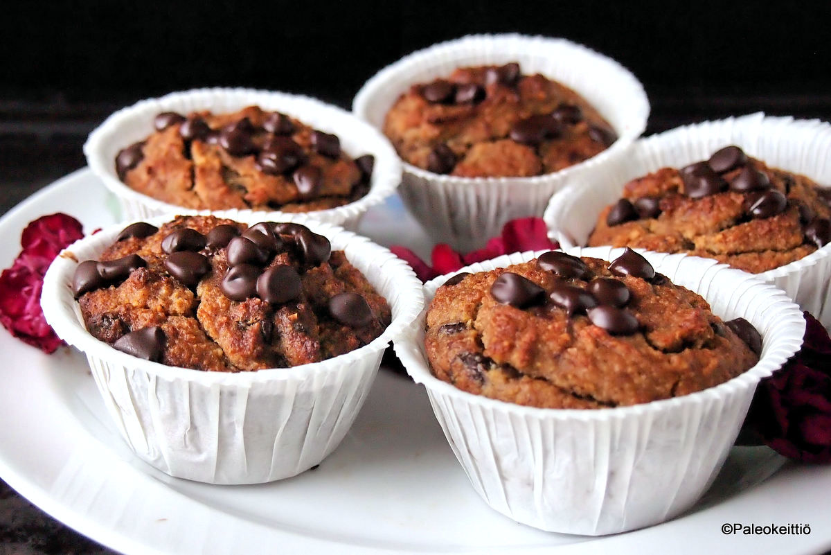 Banaani-suklaahippumuffinssit – Täydellinen tapa käyttää ylikypsät&nbsp;banaanit!