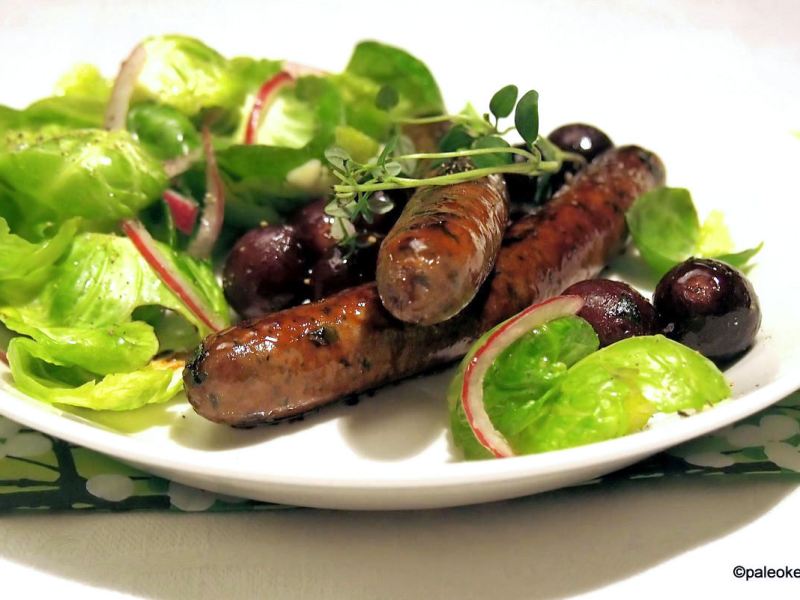 Italialaista tuoremakkaraa ja viinirypäleitä&nbsp;pannuun