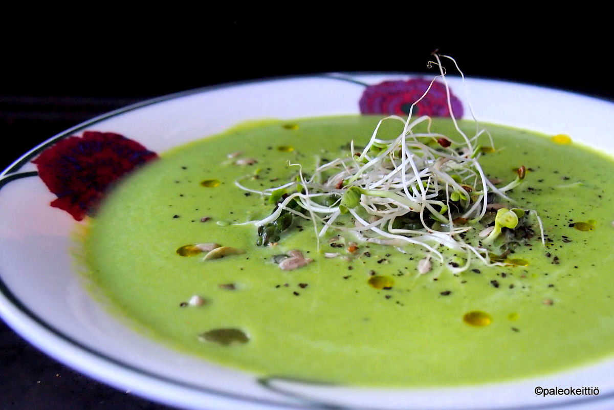 Keväinen parsa-tuorehernekeitto