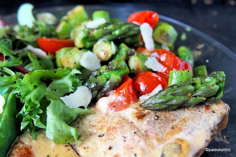 Pikainen parsa-tomaattipaistos | paleokeittio.fi