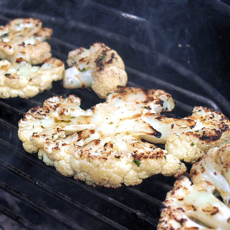 Chimichurria grillattuun kukkakaaliin