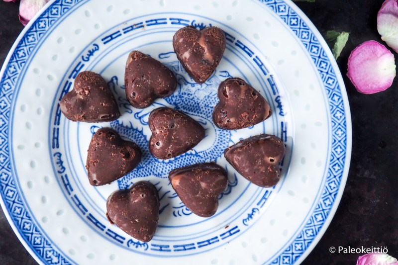 Lakritsaiset raakasuklaasydämet | paleokeittio.fi