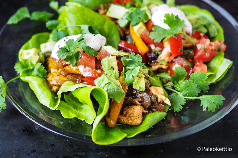 Kanafajitat ja tomaattisalsa salaatinlehdellä | paleokeittio.fi