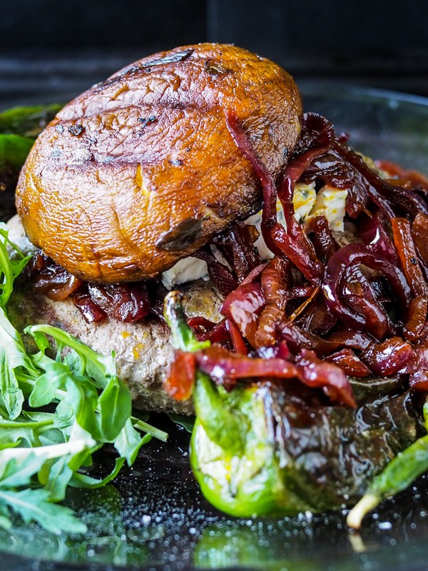 Paleokeittiön juhannusburgeri: Lihaisa Portobello-burgeri sinihomejuustolla (G, V&nbsp;opt.)