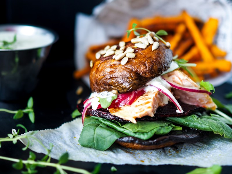 Syksyn paras burgeri: Portobello-savulohiburgeri sitruuna-timjamikastikkeella (G,&nbsp;M)