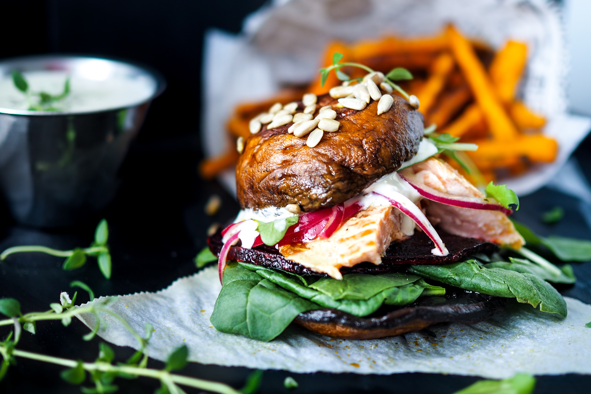 Syksyn paras burgeri: Portobello-savulohiburgeri sitruuna-timjamikastikkeella (G,&nbsp;M)