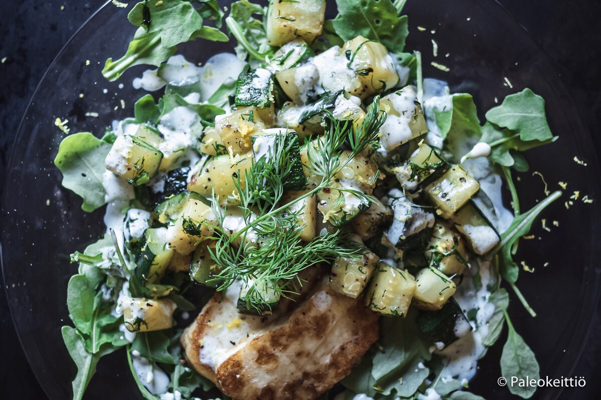 Helppo kesäkurpitsahöystö halloumin kanssa – Nopea kesälounas (G, V&nbsp;opt.)