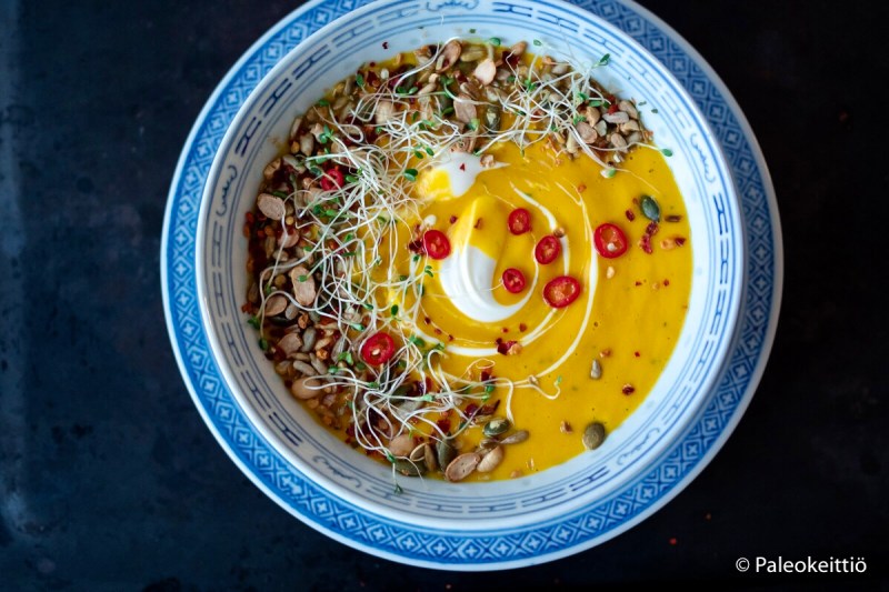 Intialaisittain maustettu kermainen porkkanasosekeitto | paleokeittio.fi