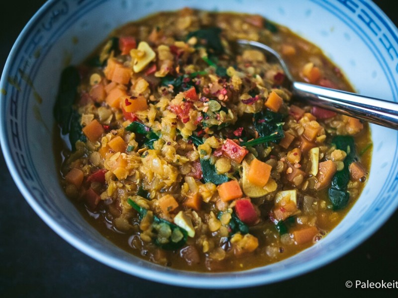 Arjen pikaruokaa – Intialaisittain maustettu punainen linssipata pinaatilla &&nbsp;paprikalla