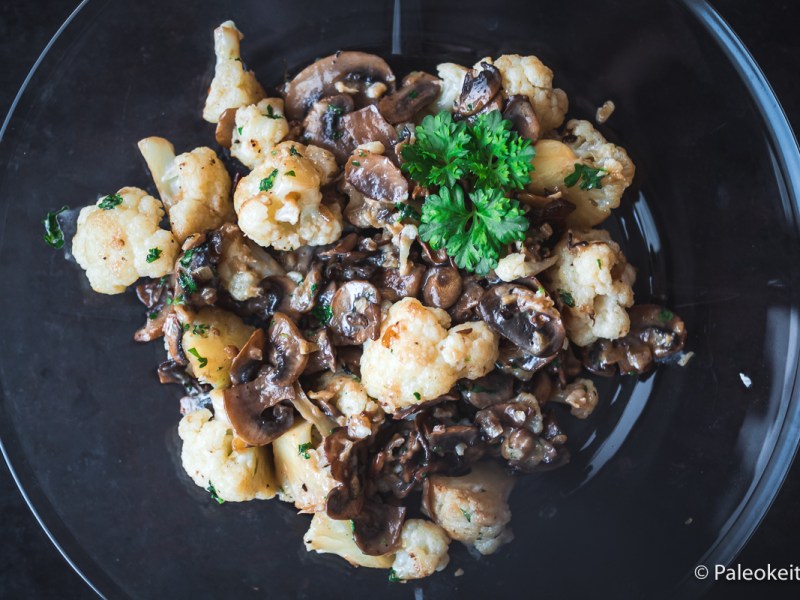 Valkosipulinen kukkakaali-herkkusienipaistos – Kasvisruokaa miehiseen&nbsp;makuun